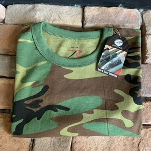 Men’s Rothco Woodland Camo Tee size Medium
